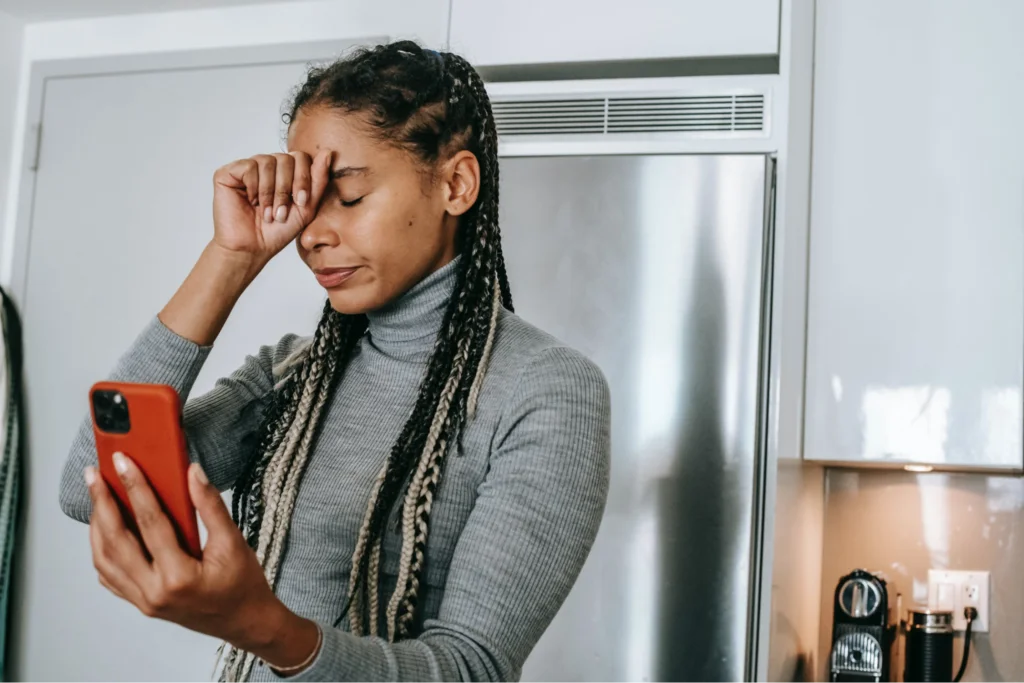10 Things to Never Text Your Ex